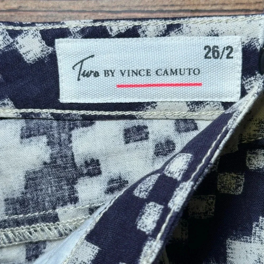 🌻 TWO by VINCE CAMUTO Linen Blend Navy Geometric Print Shorts Women's size 26/2